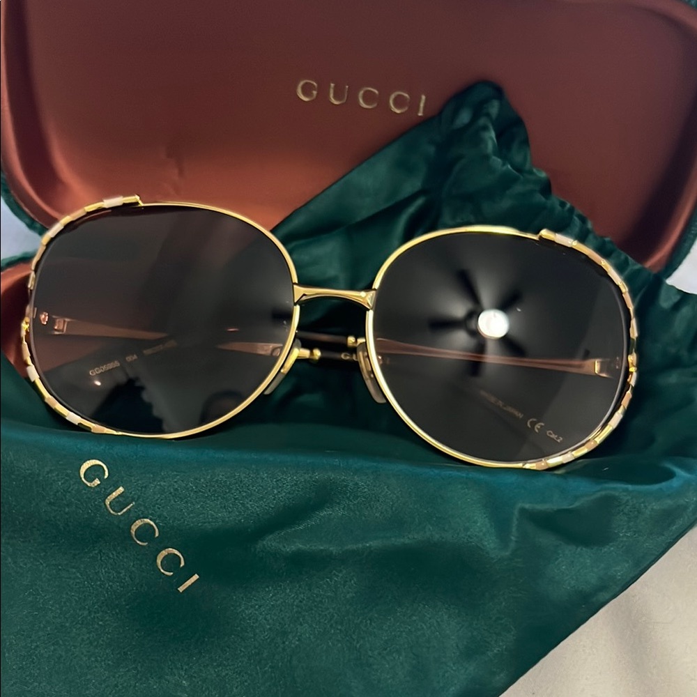 Gucci Women's Sunglasses with Gold Frame and Black Lenses
